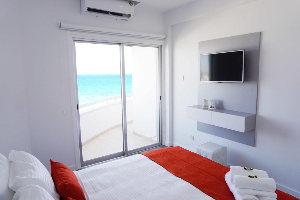 Lazuli Sea View Beachfront Ap 43 Larnaca Exterior foto