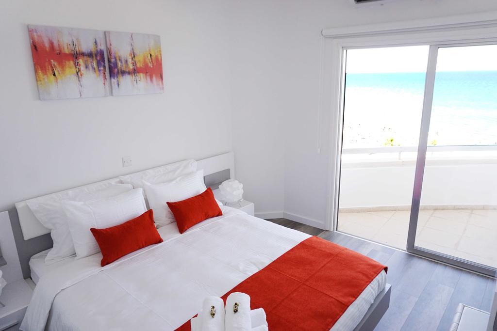 Lazuli Sea View Beachfront Ap 43 Larnaca Exterior foto